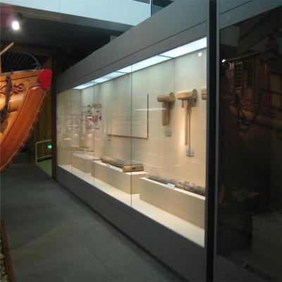 创新科技赋能，打造智能博物馆新体验——隆城展示智能电动平移展柜系统与专业平面设计服务